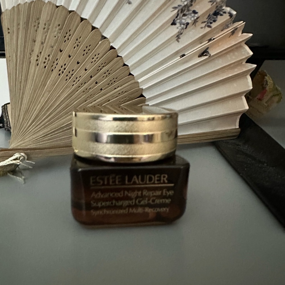 Estee Lauder Advanced Night Repair Eye Gel-Creme - Gold and Brown - Picture 3 of 6